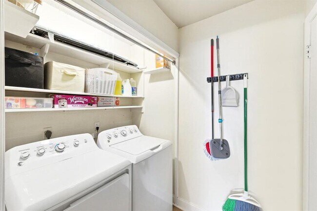 Building Photo - 7210 Towering Oaks Dr