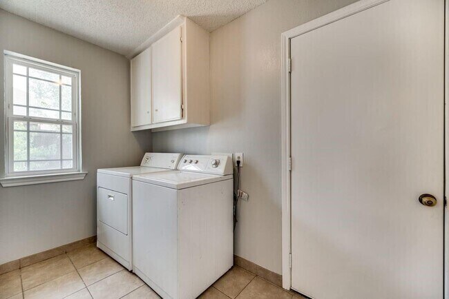 Building Photo - 4460 Junction Dr