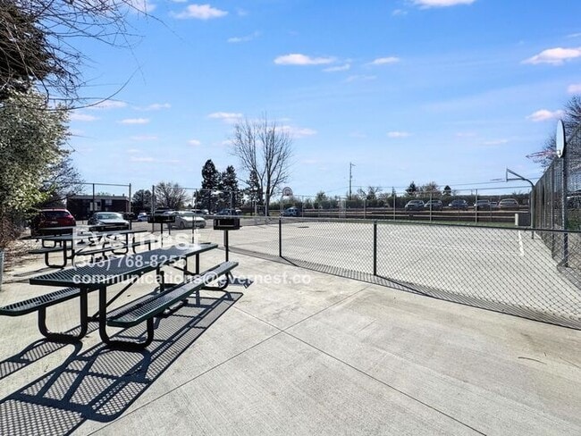 Building Photo - 2-Bedroom, 1-Bathroom Apartment in a Conve...