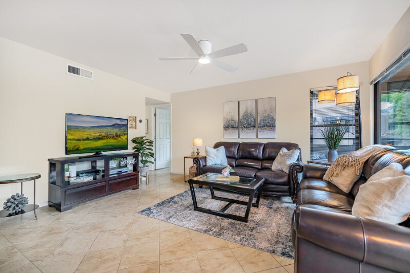 Building Photo - 5855 N Kolb Rd