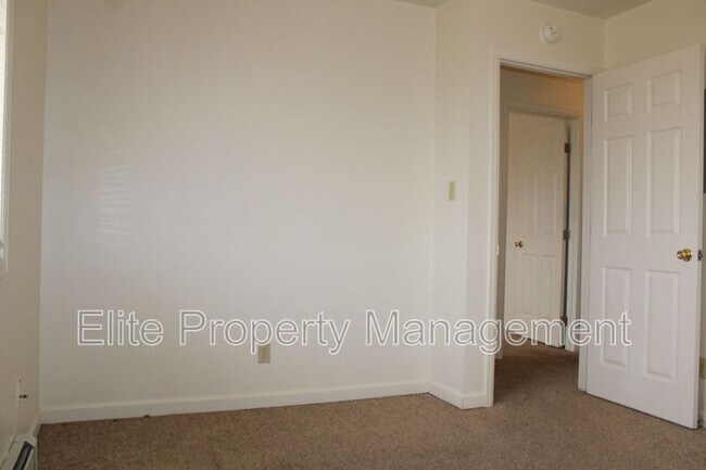 Building Photo - 212 W Palmer Lake Dr
