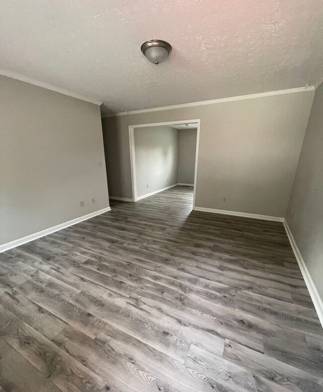 Building Photo - AVAILABLE NOW 3 bedroom, 2 bath with garag...