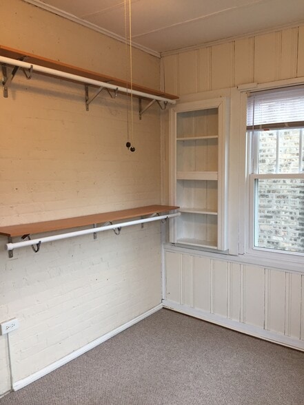 Bonus/Room Office - 4844 Elm St