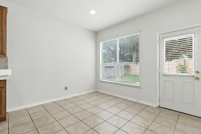 Building Photo - 18607 Camellia Dale tr