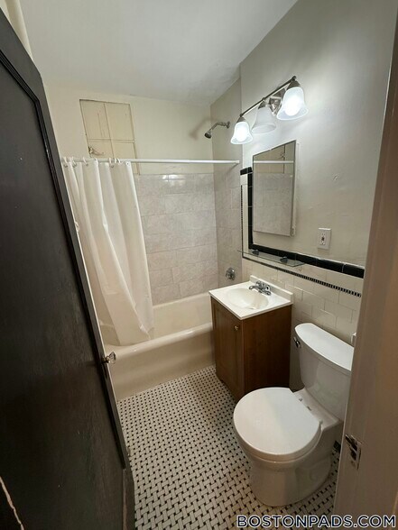 Building Photo - 349 Pleasant St