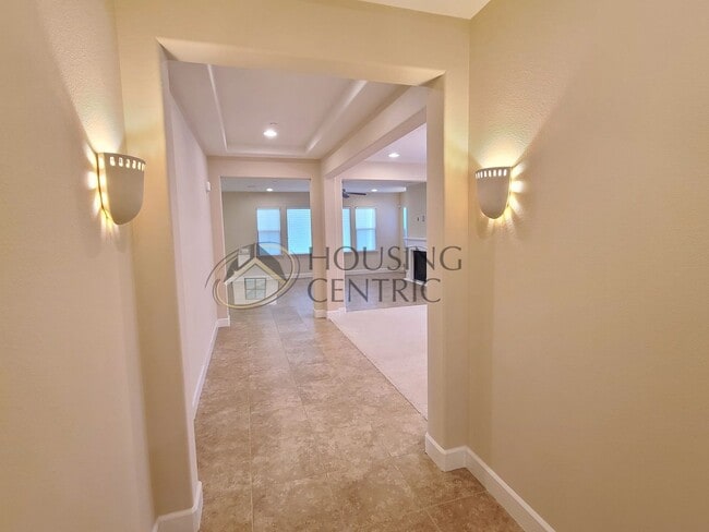 Building Photo - Stunning Single Story Rental in Guard Gate...