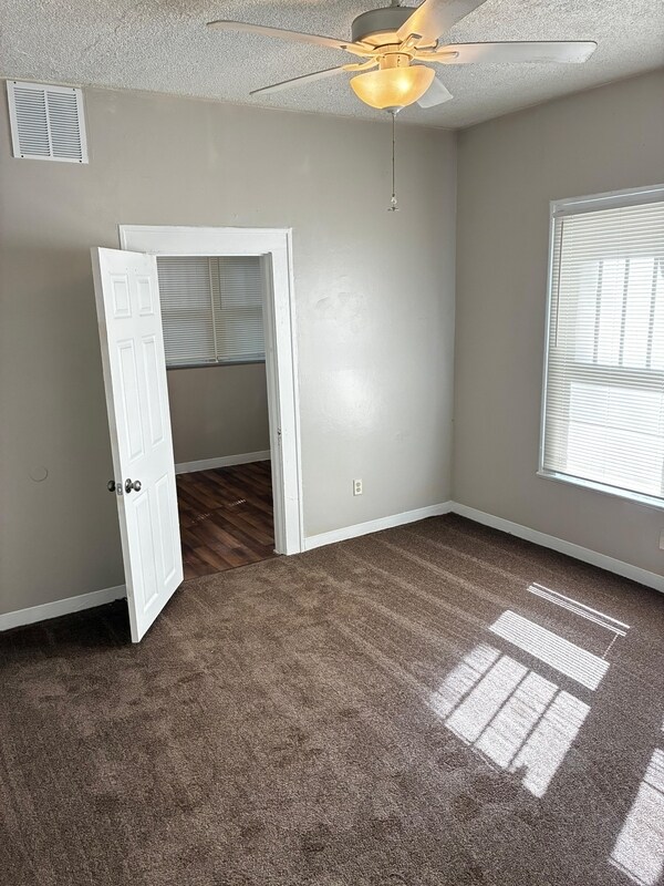 Building Photo - 537 Alder St