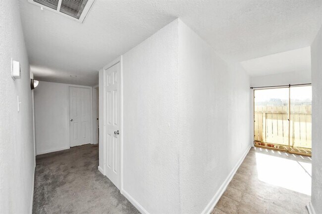 Building Photo - 8100 Creekbend Dr