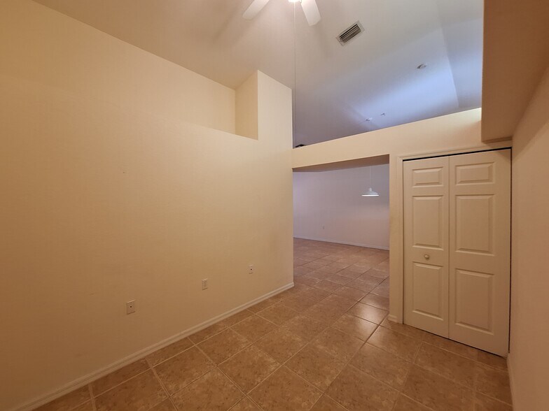 Den - 25727 Lake Amelia Way