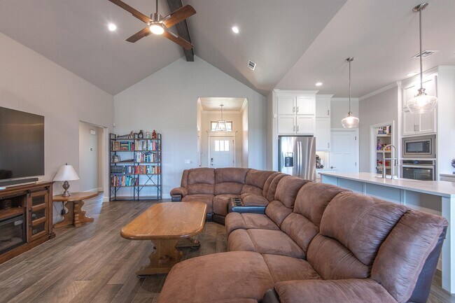 Building Photo - 2244 E Kellan Ct Terrace