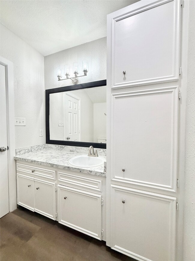 Building Photo - 137 Laurel St