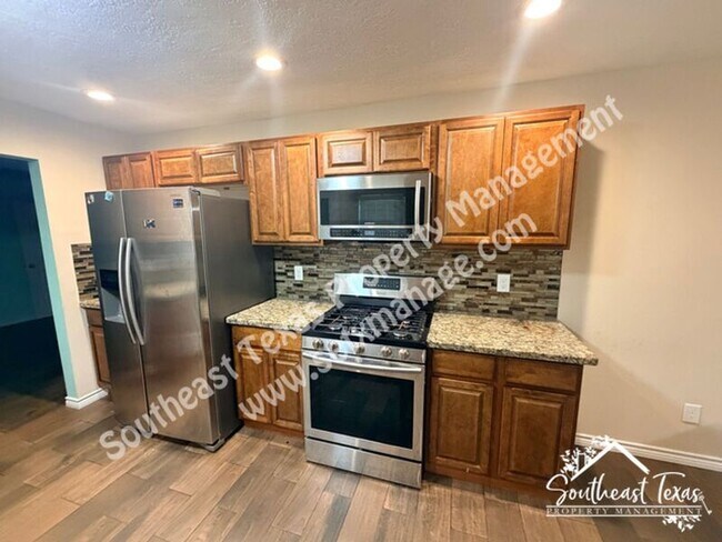 Building Photo - 6033 Reba Dr