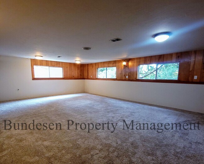 Building Photo - Serene and tranquil living