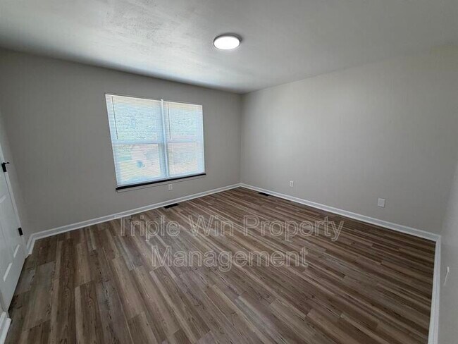 Building Photo - 226 Diekamp Ln