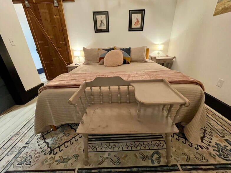 Building Photo - 719 S. Baker St.