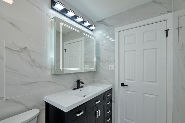 Building Photo - 8544 W Roseview Dr