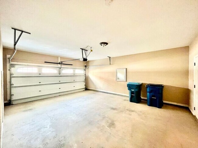 Building Photo - 12821 Doe Dr
