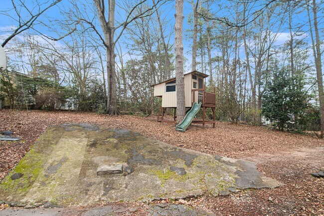 Building Photo - 3 bdrm, 2 bath home near Emory & CDC