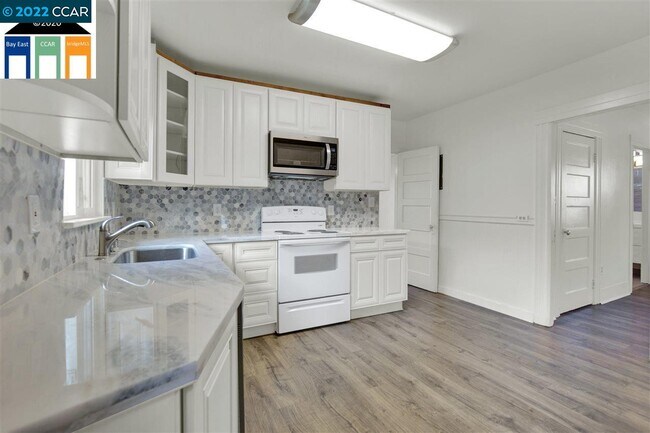 Building Photo - 1930 Stuart St