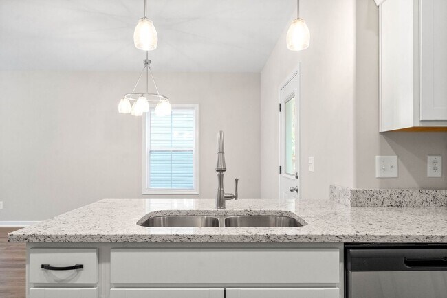 Building Photo - Beautiful 3 Bedroom Home For Rent Near Downtown Clarksville!