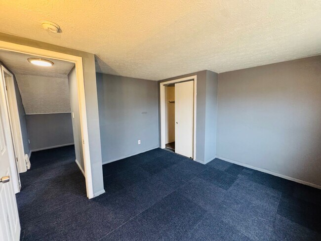 Building Photo - Comfort Meets Convenience: Beautiful 5-Bedroom Single-Family Home Family-Friendly