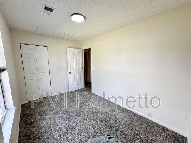 Building Photo - 227 Hardwood Dr