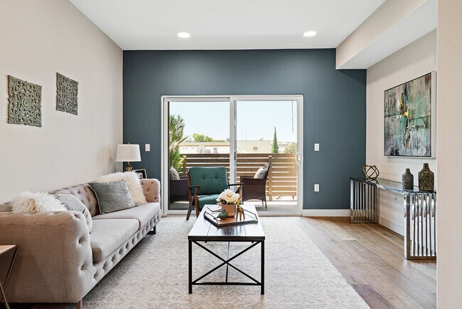 Living Room - 820 S Wilton Pl