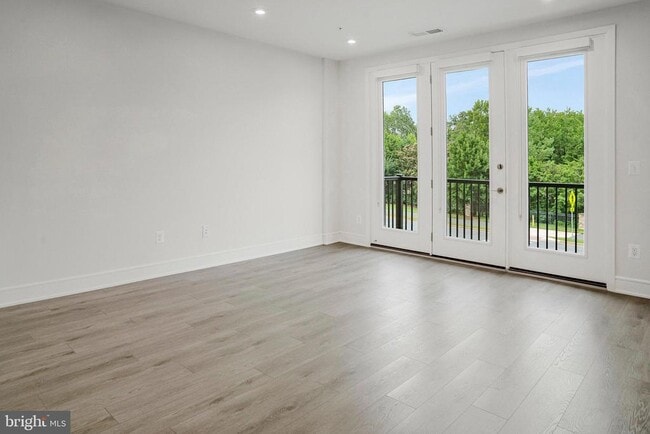 Building Photo - 43288 Farringdon Sq