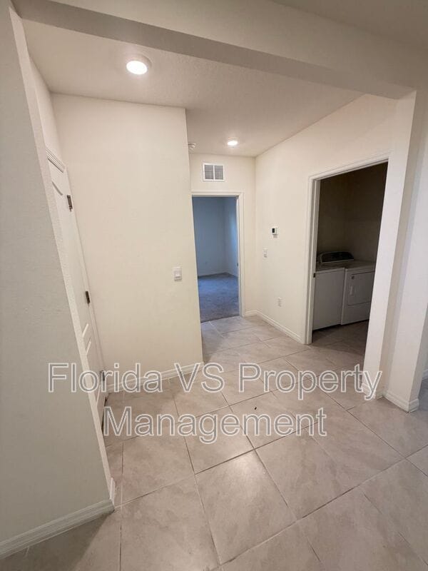 Building Photo - 804 Horsetail Dr