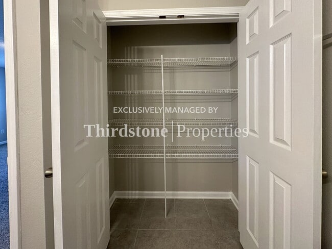 Building Photo - 1036 N Black Cherry Dr