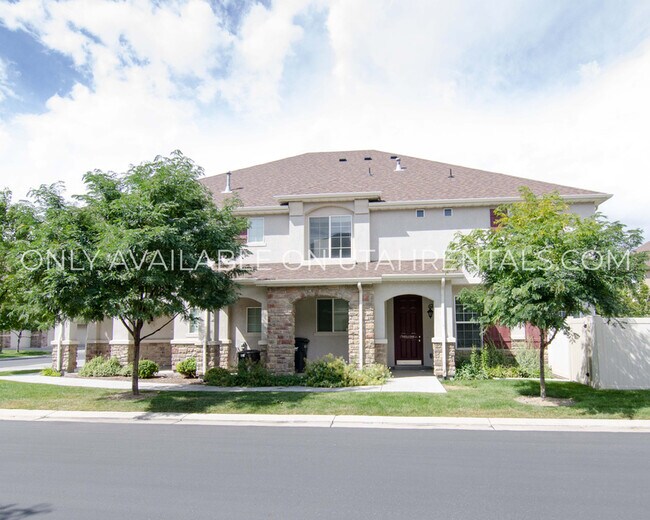 Building Photo - 1054 W 70 N