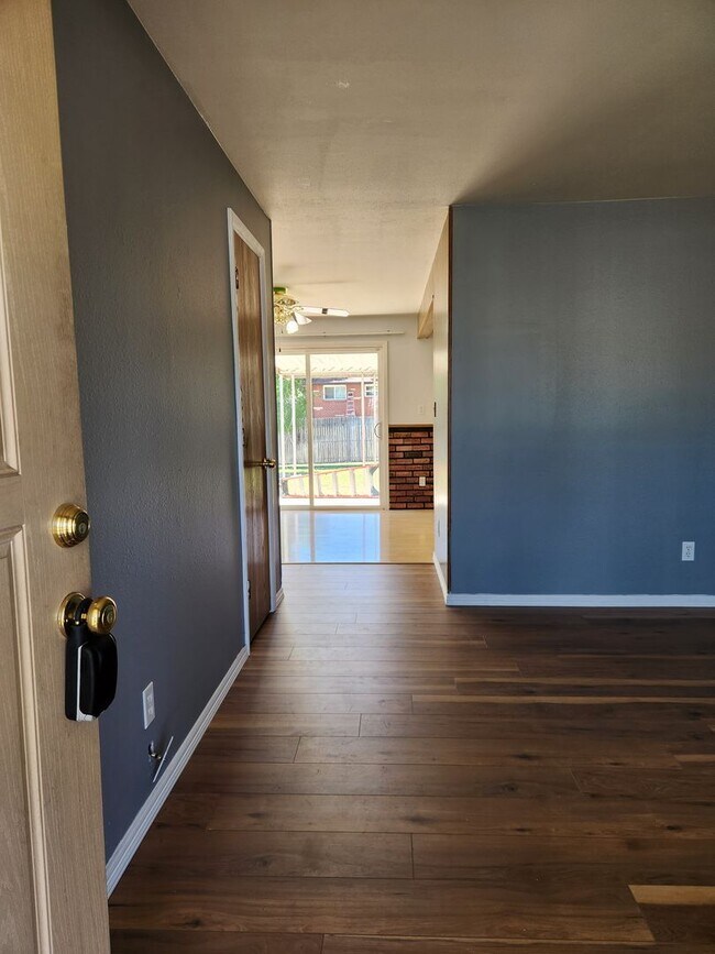 Building Photo - Price reduced!!! Nice Ranch Style home in ...