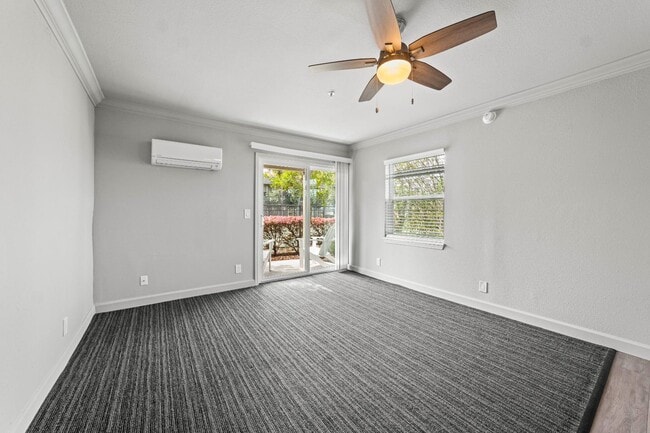 Building Photo - 8050 Baymeadows Cir W