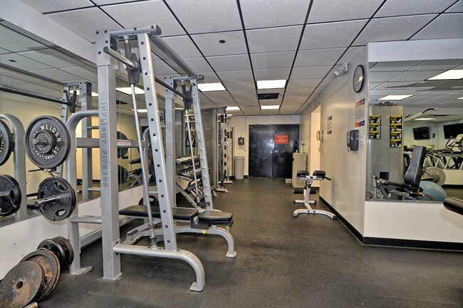 FITNESS CENTER - 400 E Colonial Dr