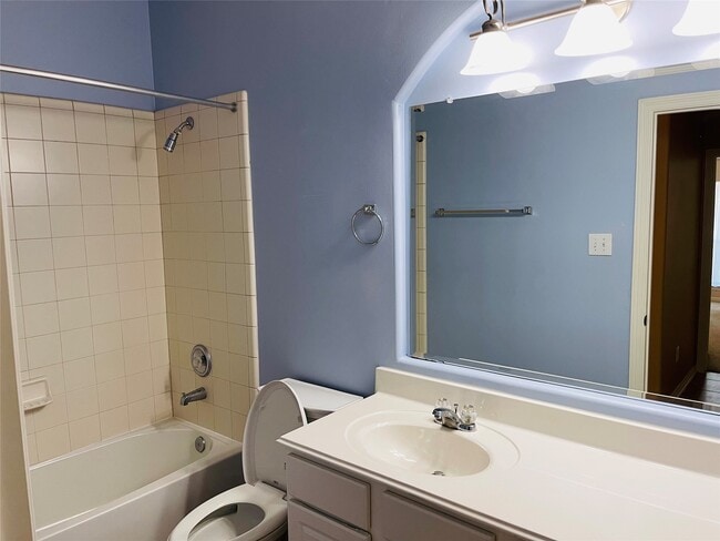Building Photo - 10723 Lake Riata Ln
