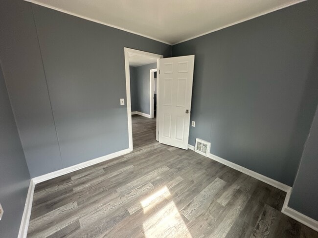 Building Photo - 1430 Gross Ave NE