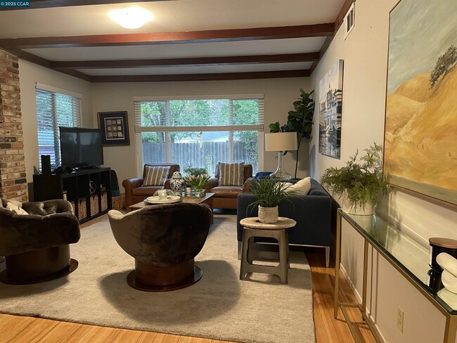 Building Photo - 926 Moon Ct