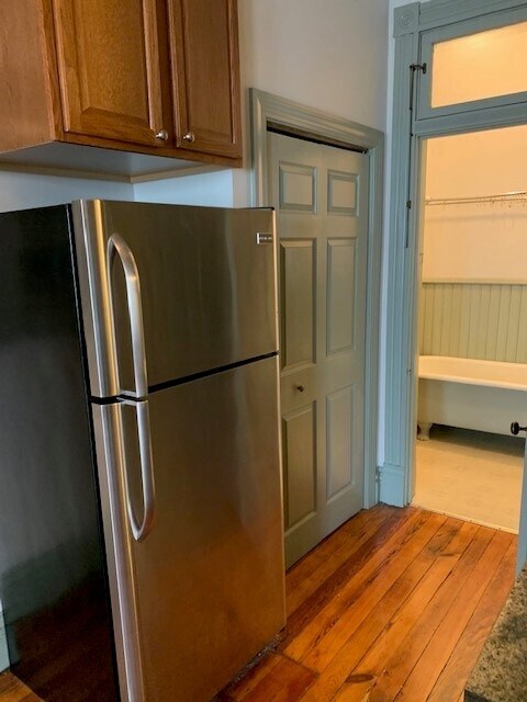 Large pantry - 205 W 4th St