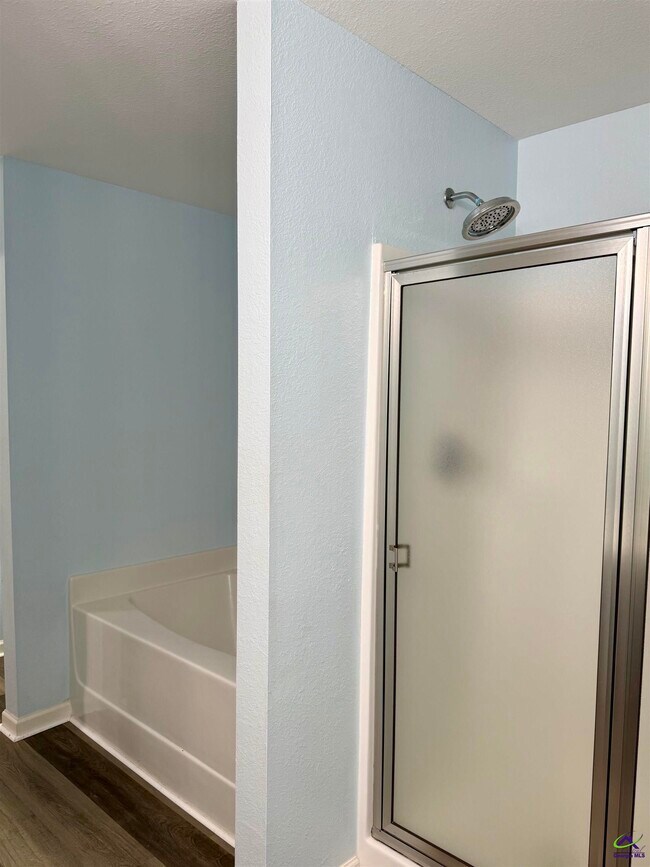 Building Photo - 423 Haddenham Ct