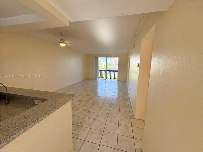 Building Photo - 1591 NE Miami Gardens Dr
