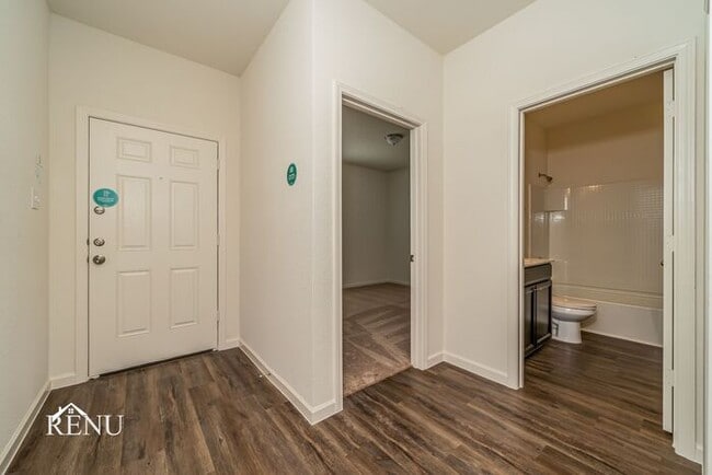 Building Photo - 527 London Dr