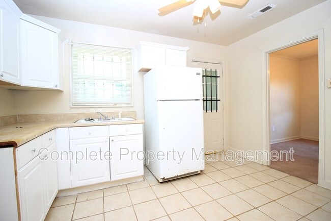 Building Photo - 1240 Rayfield Dr
