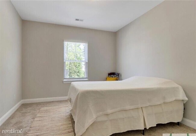 Building Photo - 3 br, 2.5 bath Townhome - 244 Lake Lily Dr