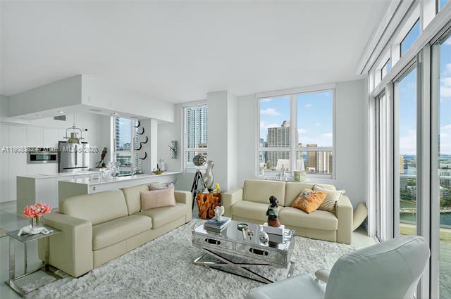 Building Photo - 1155 Brickell Bay Dr