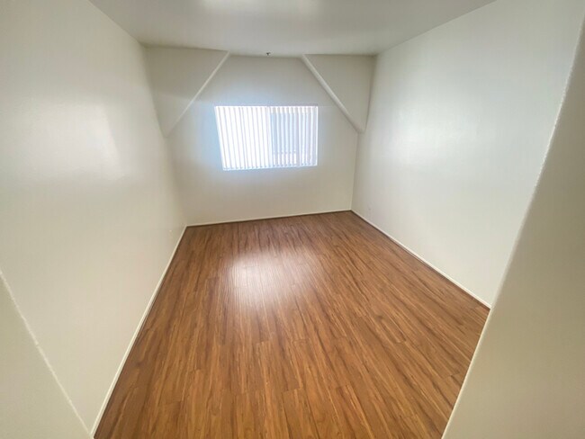 Building Photo - 5405 Kester Ave