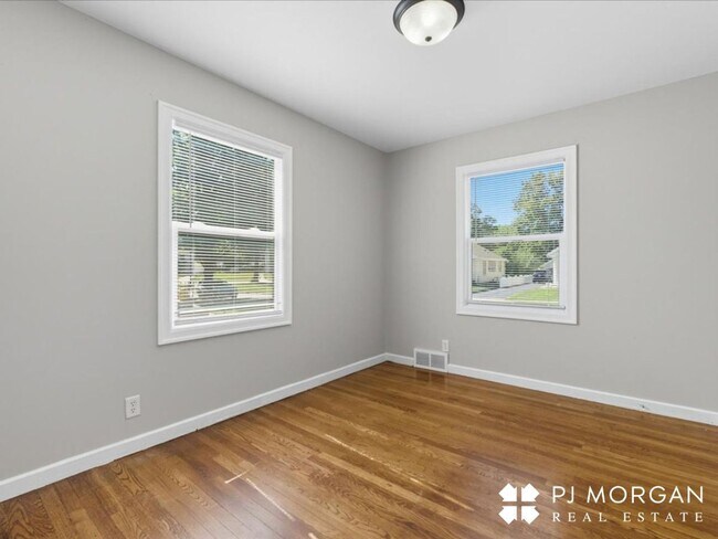 Building Photo - Stylish Updates + Spacious Yard + 2-Car Ga...
