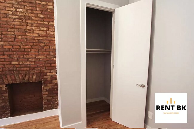 Building Photo - 199 Weirfield St