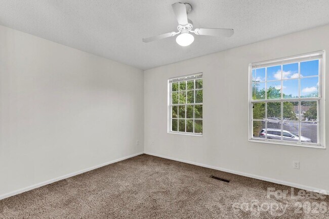 Building Photo - 630 Lex Dr