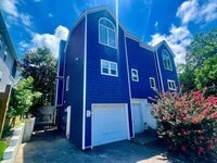 Building Photo - 3BR/3.5BA on the North End