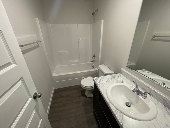 Building Photo - *Pre-leasing* Three Bedroom | Two Bath Hom...